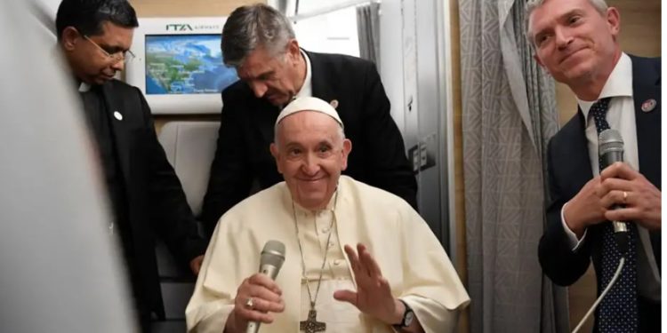 ¿Habrá tres Papas vivos? Francisco no descarta renuncia