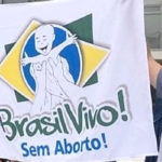 Jair Bolsonaro es un católico conservador, quien a menudo ha dicho que le gustaría prohibir el aborto por completo.