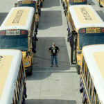 La caravana de 52 autobuses escolares es un poderoso símbolo de la fortaleza de quienes perdieron a un hijo, por culpa de las armas.