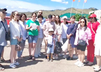 Las esposas de los militares de Buriatia exigen devolver a sus maridos a casa.