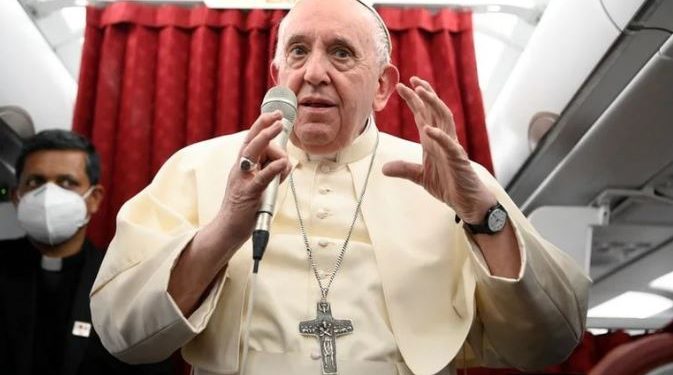 Papa Francisco llegó a Canadá para "pedir perdón a los pueblos indígenas por los abusos de la Iglesia"