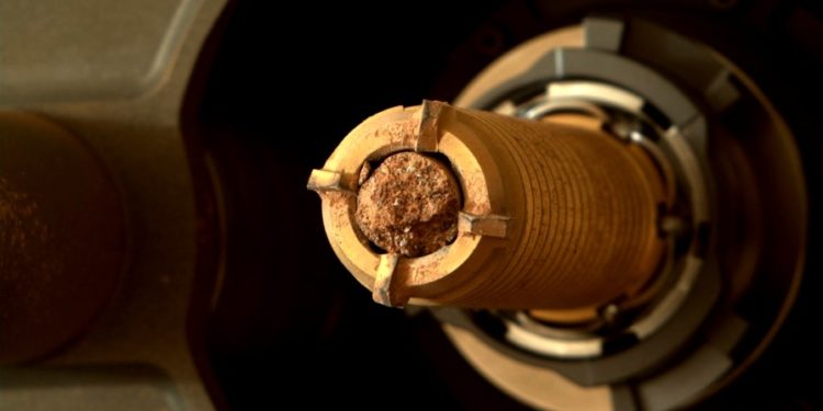 El róver Perseverance de la NASA recolecta su décima roca en Marte