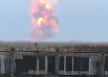 Fuerzas ucranianas se atribuyen explosión en depósito de municiones ruso en Crimea