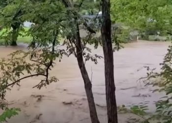 El número de muertos por las inundaciones en Kentucky aumenta a 35