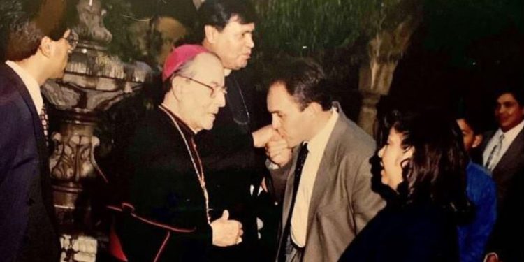 Por presunto lavado de dinero, FBI va tras hombre de confianza del Cardenal mexicano Norberto Rivera