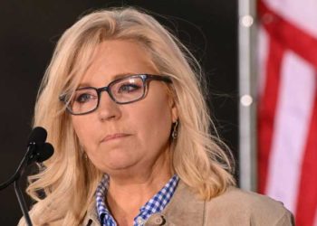 Más allá de la noticia: Derrota de congresista en primarias republicanas da a Trump gran victoria en su esfuerzo por controlar el partido