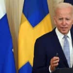 A pesar de subir 3 puntos, popularidad de Biden sigue bajo el agua.