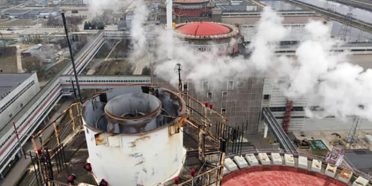 La planta atómica de energía de Zaporiyia necesita la electricidad para enfriar el combustible radioactivo.