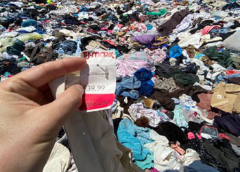Mucha ropa nueva, sin estrenar, termina en el vertedero.