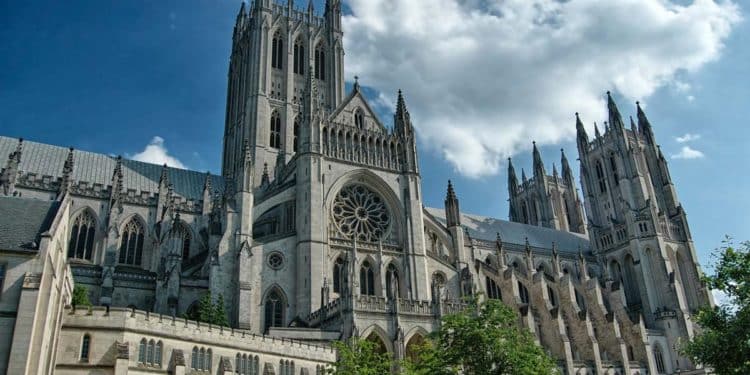 Trump y Obama invitados al servicio conmemorativo de Isabel II… en Washington DC