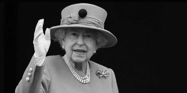 La reina Isabel II se marchó en el castillo de Barlmoral, rodeada de sus hijos y nietos.
