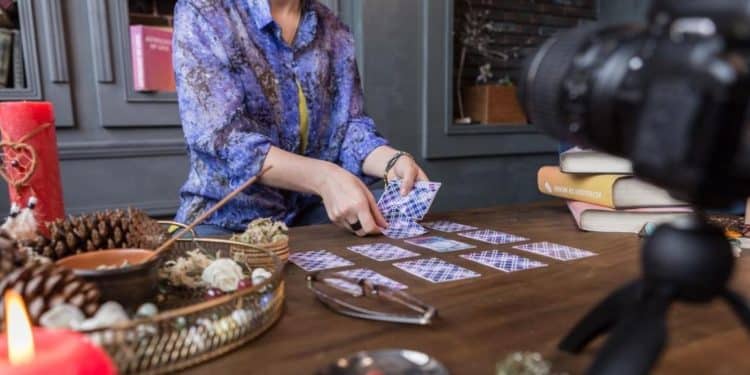 Un negocio que crece en recesión en EEUU: Brujería y esoterismo