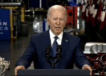 Gobierno de Biden desacelera la economía de EEUU como solución (o riesgo)