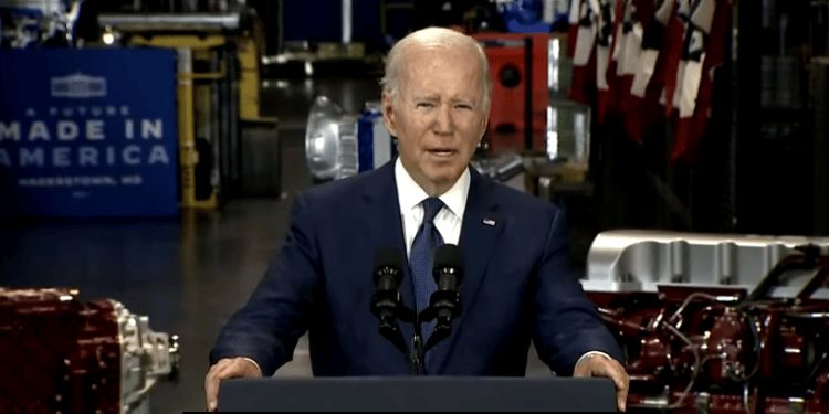 Gobierno de Biden desacelera la economía de EEUU como solución (o riesgo)