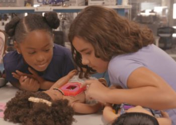 E-liza Dolls fabrica muñecas para que las niñas aprendan a programar