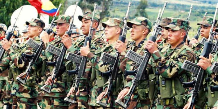 En Colombia, Gustavo Petro quiere sustituir el servicio militar obligatorio por un servicio social.