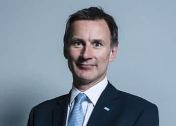 Gobierno británico da marcha atrás a "casi todas" las medidas económicas de Truss