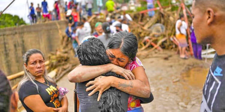 En Venezuela, las lluvias causan tragedia y muerte, mientras el régimen ofrece ayuda a Cuba.