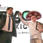 En la Cumbre de derecha en México, el actor Eduardo Verástegui y Lech Wałęsa, expresidente de Polonia.