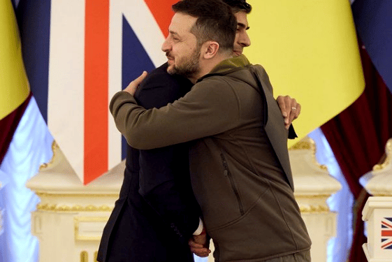 En visita a Ucrania, primer ministro británico ofrece apoyo económico para la defensa