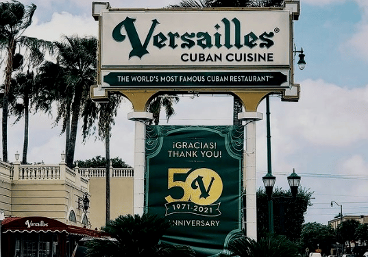 Murió Felipe Valls, fundador del emblemático restaurante Versailles de Miami