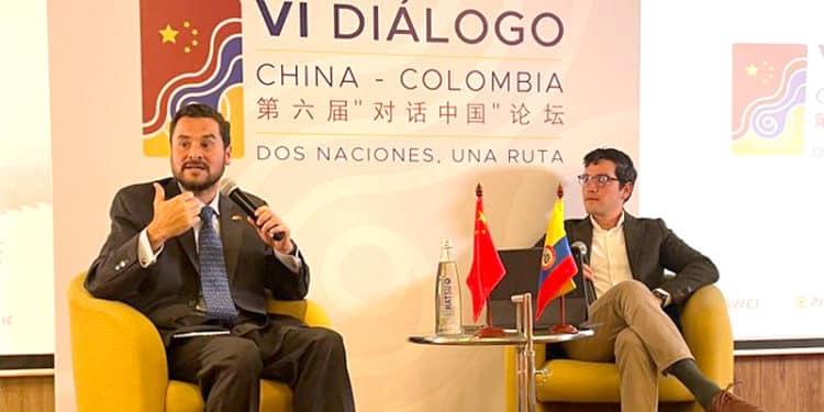 Los Sinólogos Javier Luque y David Castrillón, en el VI Diálogo China-Colombia.