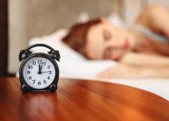 Recuerde retrasar su reloj una hora desde ya, que entramos en horario estándar.