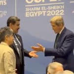 En la Cumbre Climática, Nicolás Maduro interrumpió una reunión de John Kerry, para saludarlo.