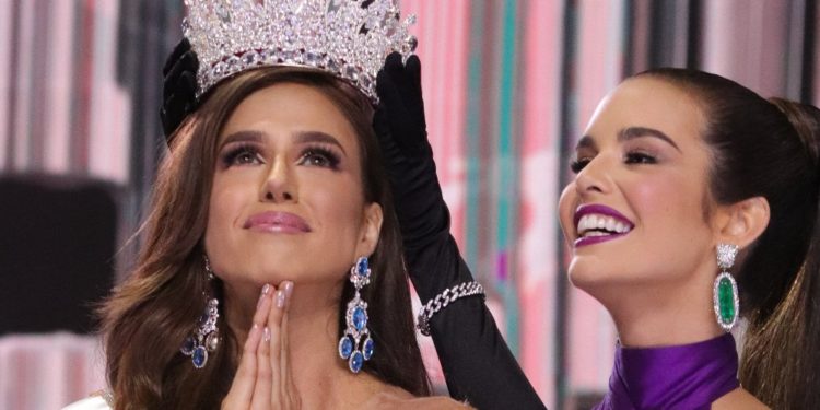 En Venezuela no hay transparencia ni en elección de reinas de belleza : En el Miss Venezuela ganó una y coronaron a otra