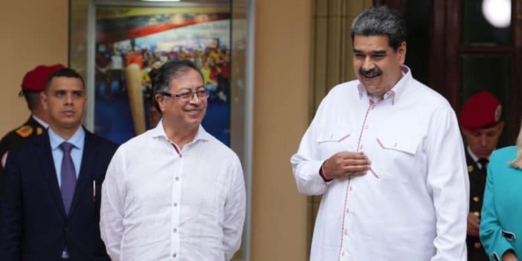 Petro invitó a Maduro a que Venezuela retorne a la Comunidad Andina