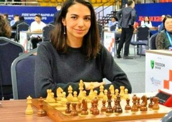 Ajedrecistas iraníes compiten sin velo en Mundial de Kazajstán