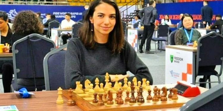 Ajedrecistas iraníes compiten sin velo en Mundial de Kazajstán