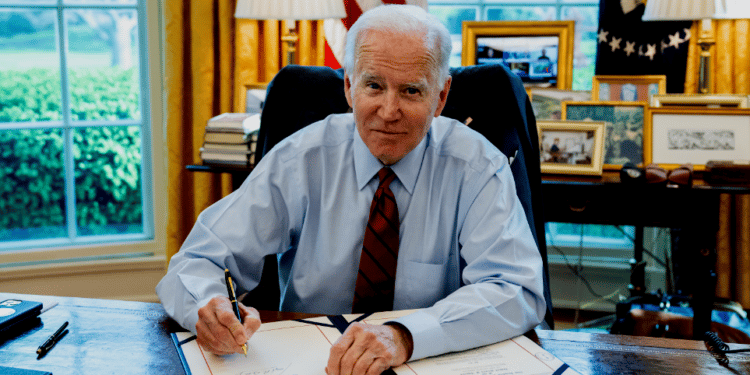 Biden decidido a prohibir los fusiles de asalto en EEUU