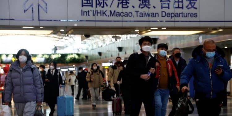 China suspende la cuarentena por Covid y comienza a reabrir sus fronteras