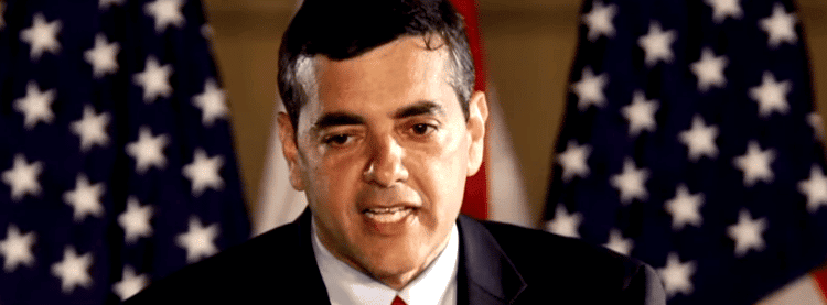 Socia del excongresista David Rivera compareció ante los tribunales