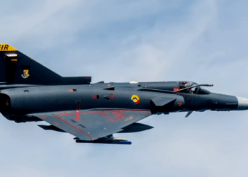 Petro anunció que reemplazará aviones Kfir de la Fuerza Aérea