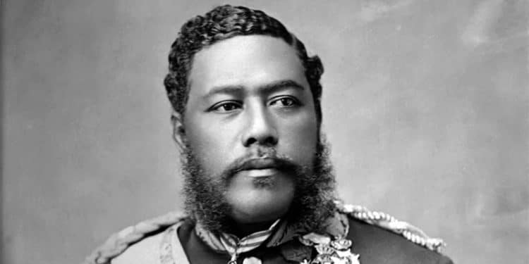 El rey Kalākaua fue el primer soberano en viajar alrededor del mundo, y formar alianzas comerciales con EEUU.