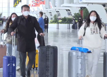 China, donde nació la covid-19, genera pánico global al abrir sus fronteras