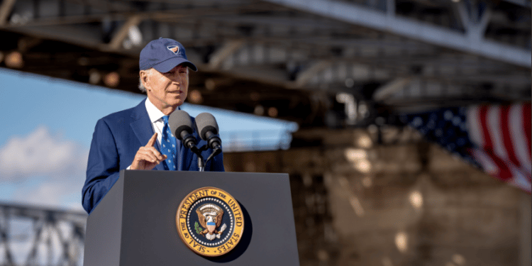 Biden: la democracia se encuentra en un momento peligroso