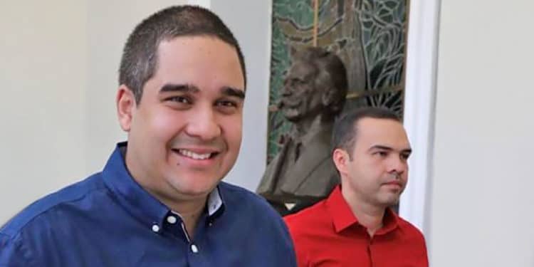 De izquierda a derecha, Nicolasito Maduro Guerra y el testaferro Santiago José Morón Hernández, en una de las fotos que quedan.