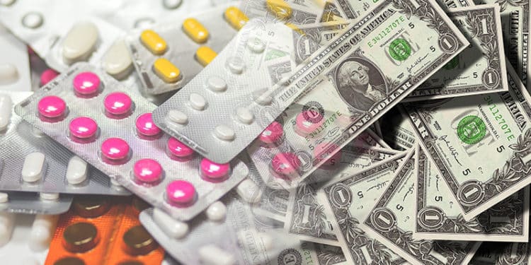 Los precios de los nuevos medicamentos causan polémica en las aseguradoras, los programas de salud y los pacientes.