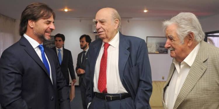 Los presidentes de Uruguay, Luis Lacalle Pou, Julio María Sanguinetti y José Mujica, brindaron al mundo una clara demostración de convivencia democrática.