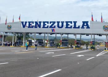Se dice que el puente Tienditas fue abierto para la reinauguración, pero que de inmediato fue cerrado nuevamente.