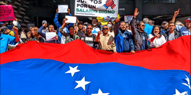 Aumentan las protestas en Venezuela por bajos sueldos