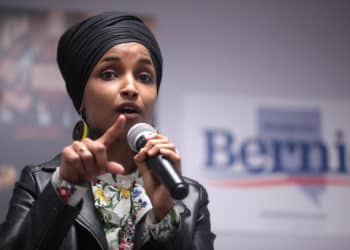 Republicanos expulsan a Ilhan Omar del Comité de Relaciones Exteriores de la Cámara