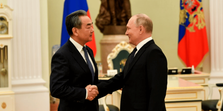 China pide un cese al fuego y conversaciones de paz entre Moscú y Kiev