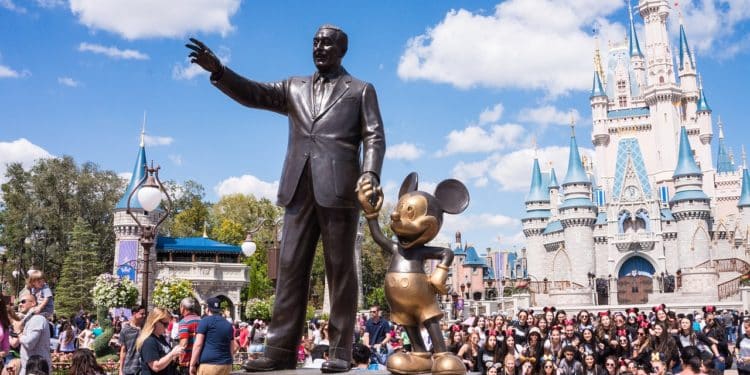 Disney recorta 7000 empleos como parte de la reestructuración de Bob Iger