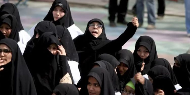 Irán: Centenares de niñas envenenadas para que no vayan a la escuela