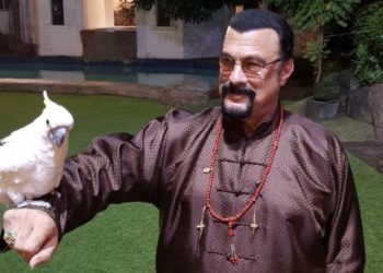 Putin condecora a estrella de Hollywood por defender a Rusia y su invasión a Ucrania