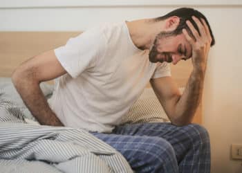 La Covid prolongada es más frecuente en adultos mayores, que debieron ser hospitalizados al infectarse con el coronavirus.